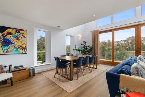 4 bedroom detached house for sale, Paradise Row, Pembroke SA71