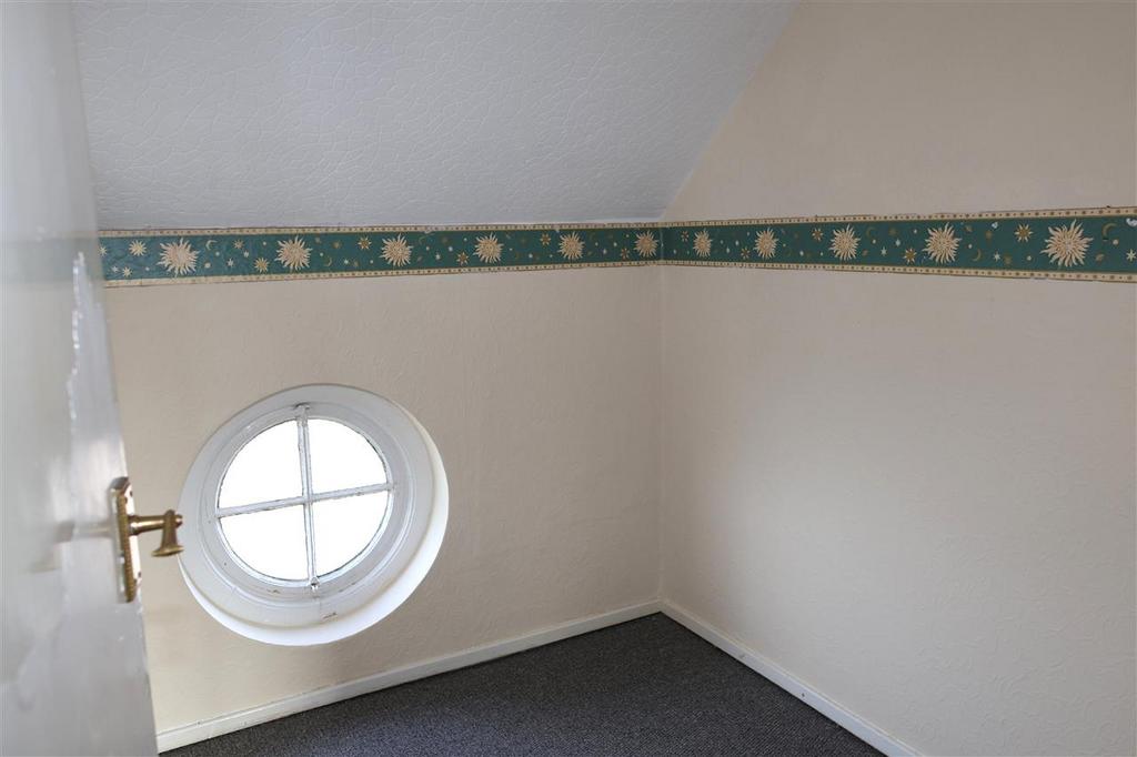 Box Bedroom / Study