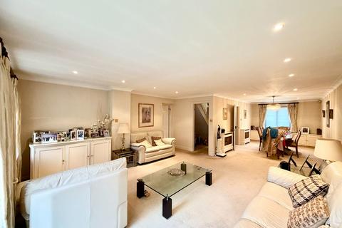 4 bedroom detached house for sale, Priory Field Drive, Edgware HA8