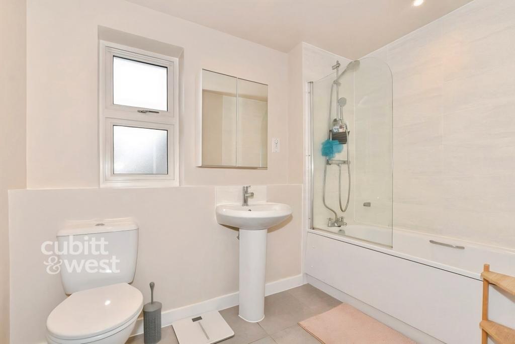 4fe94234-Bathroom