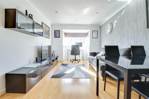 undefined, Manchester Drive, Leigh-On-Sea SS9