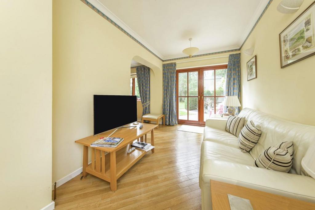 Reception 3/TV Room
