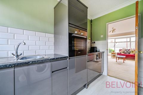 2 bedroom bungalow for sale, Croft house grove, Morley, LS27