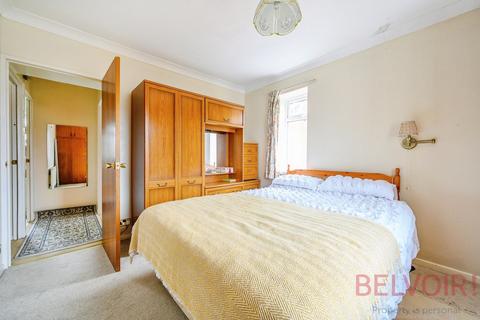 2 bedroom bungalow for sale, Croft house grove, Morley, LS27