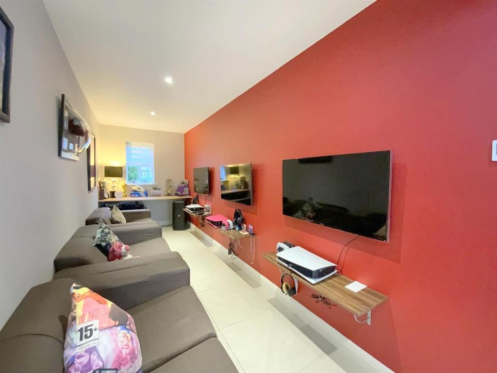 Resized IMG 1211.jpg