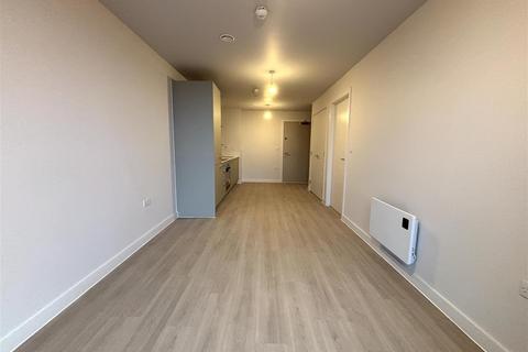 1 bedroom apartment to rent, Trafford Gardens, Manchester M16