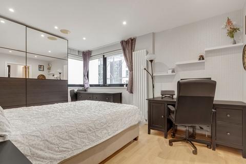 3 bedroom flat to rent, Westferry Road, London E14