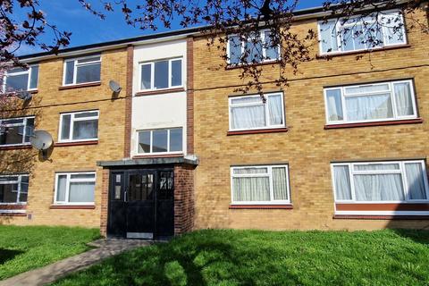 2 bedroom flat to rent, Gilbert Close, Swanscombe DA10