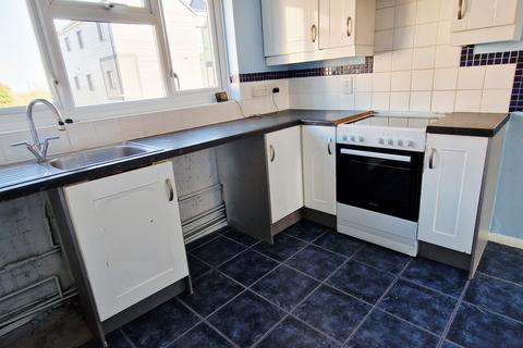 2 bedroom flat to rent, Gilbert Close, Swanscombe DA10