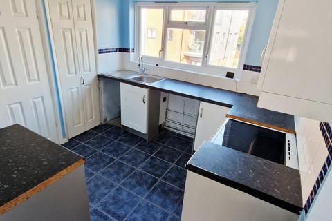 2 bedroom flat to rent, Gilbert Close, Swanscombe DA10