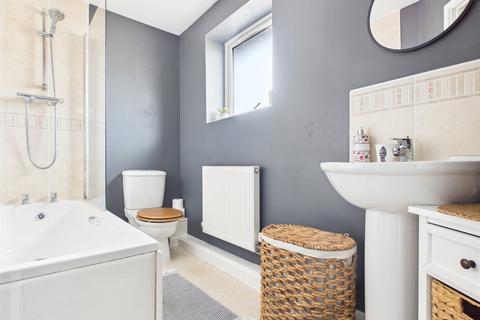 undefined, Longhorn Avenue, Gloucester, Gloucestershire, GL1