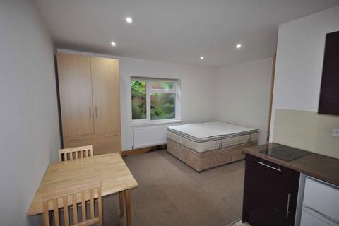 Studio to rent, Sunny Place, LONDON NW4
