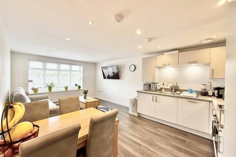 2 bedroom apartment for sale, Lymington Road, Christchurch BH23