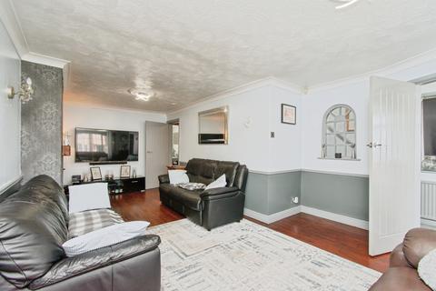 3 bedroom semi-detached house for sale, Lynwood Close, Streethouse, Pontefract, WF7