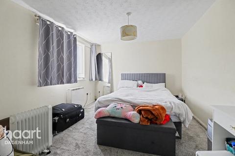 2 bedroom flat for sale, Plumtree Close, Dagenham