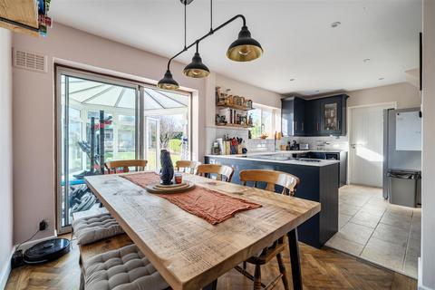 undefined, Larch Avenue, Guildford