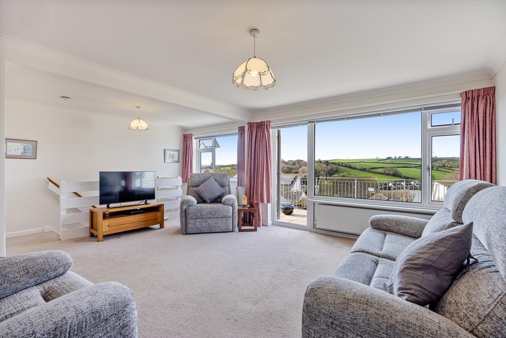 A14 - 13 Hillside Drive Kingsbridge - 260224