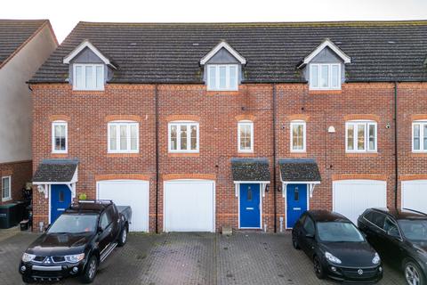 3 bedroom townhouse for sale, Quarry Close, Gravesend, Kent, DA11