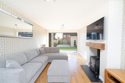 3 bedroom semi-detached house for sale, Manor Close, Leeds LS26