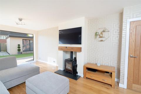 3 bedroom semi-detached house for sale, Manor Close, Leeds LS26