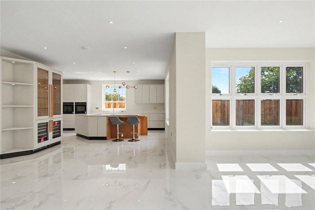 Kitchen & Living
