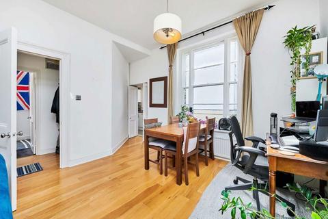 1 bedroom flat to rent, Grafton Square, London SW4
