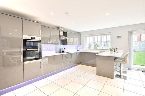 5 bedroom detached house for sale, Woburn Drive, Thorney PE6