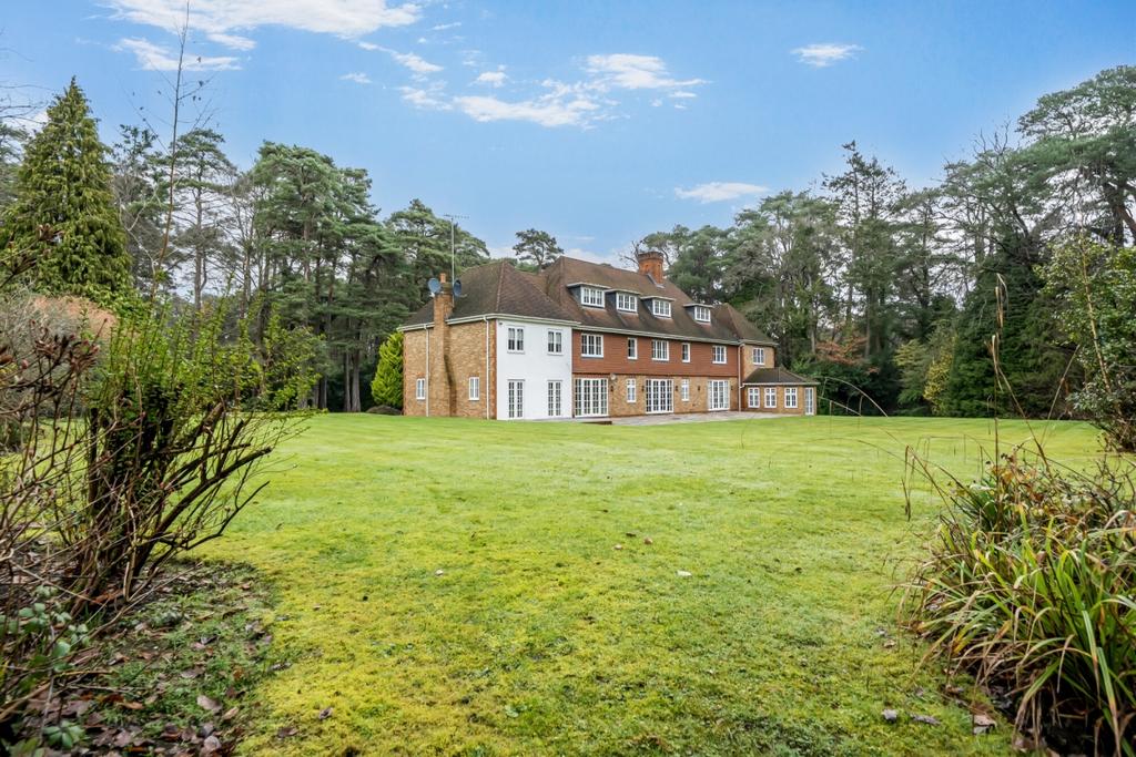 Woodhall Lane