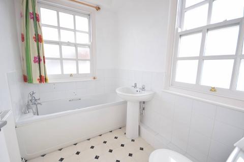 2 bedroom flat to rent, Northam Road, Bideford