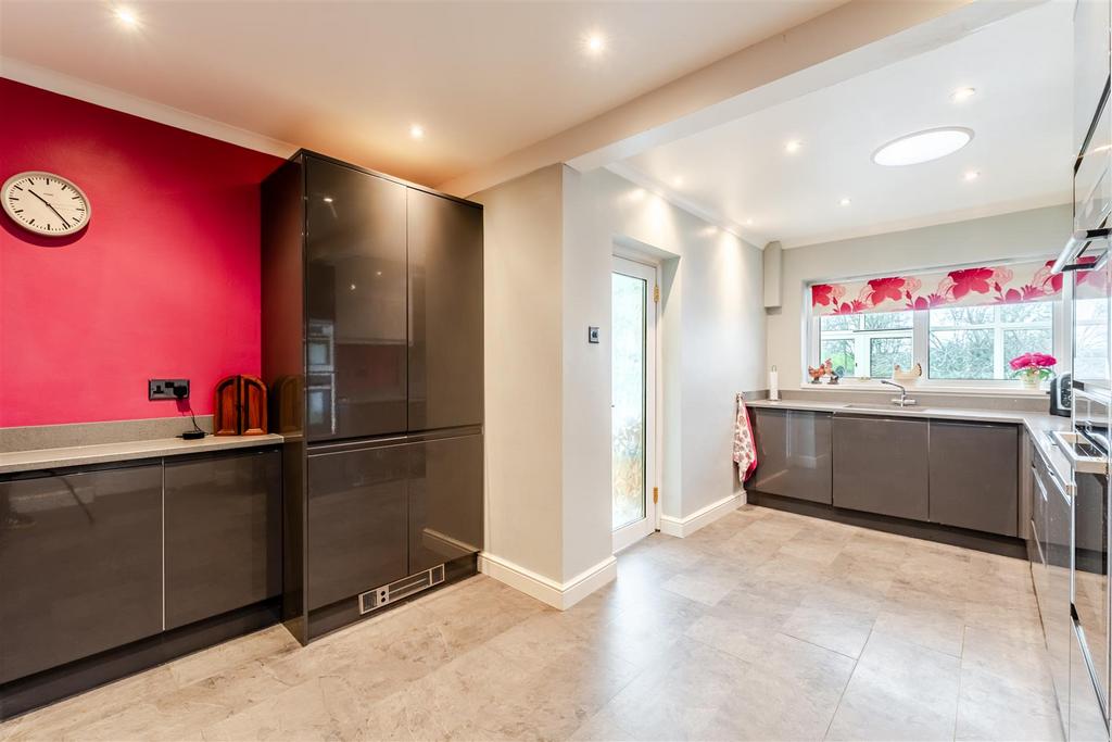 5 Rhodyate Lane Cleeve BS49 4 NT 12.jpg