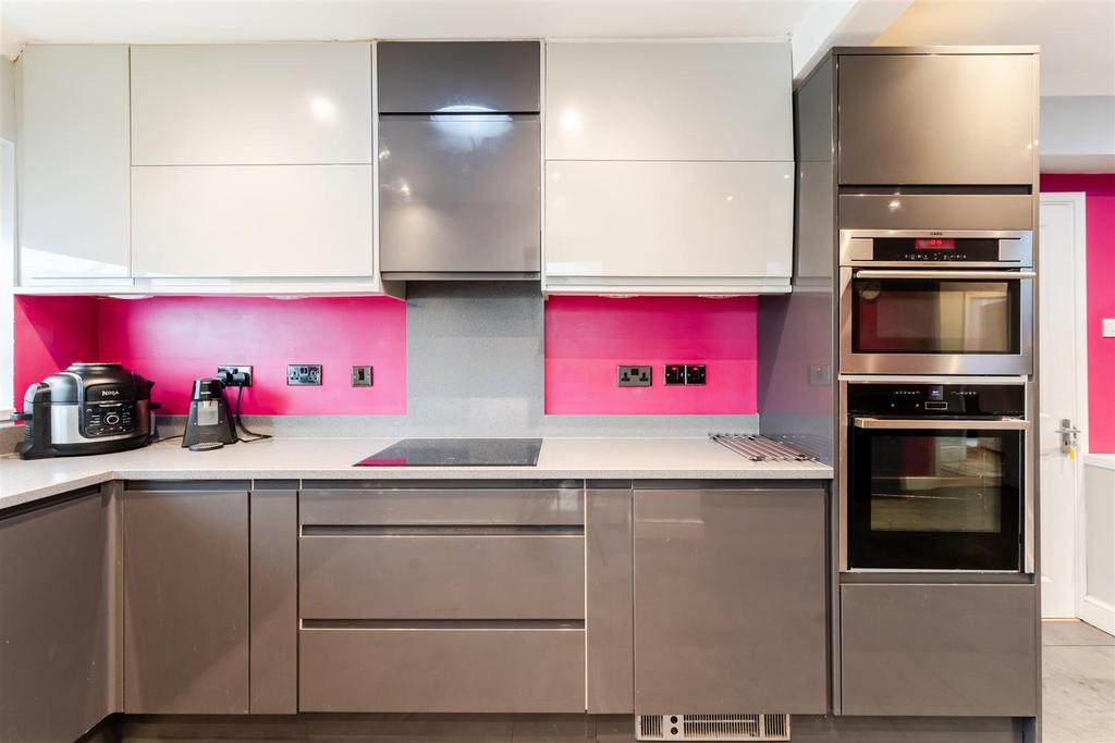 5 Rhodyate Lane Cleeve BS49 4 NT 13.jpg