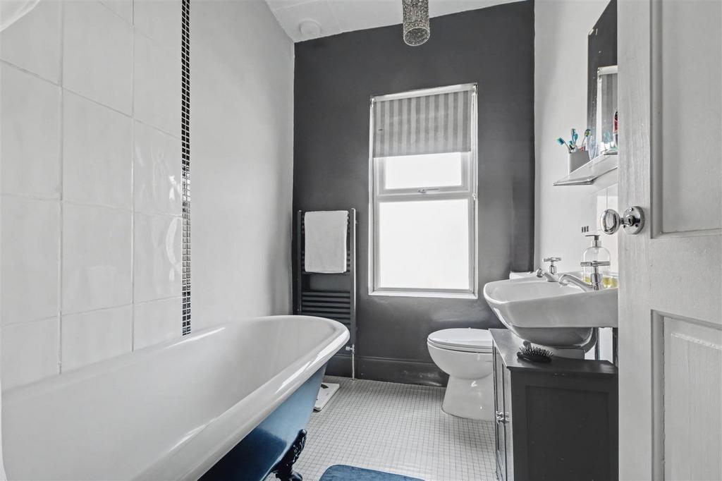 25 Horace Bathroom.jpg