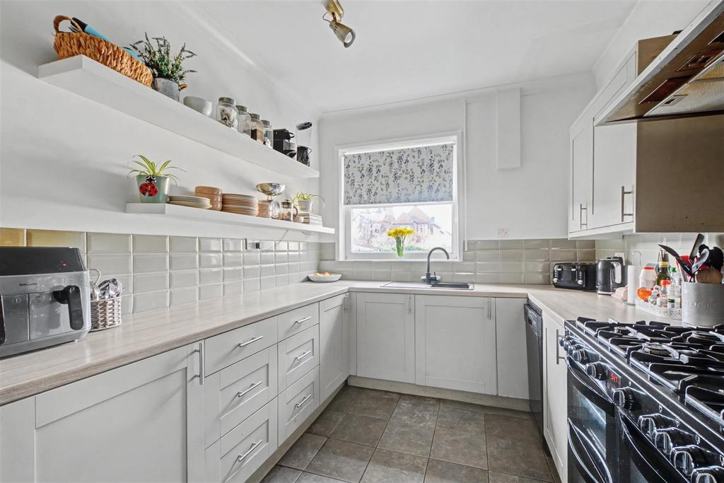 Kitchen 2.jpeg