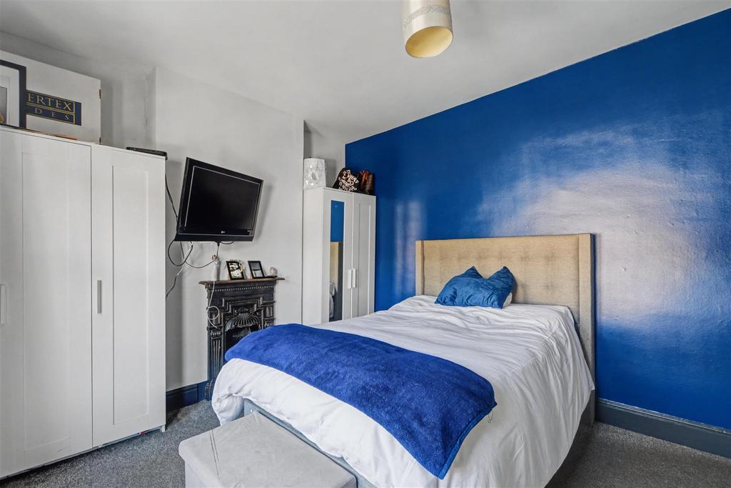 Bedroom 1 2.jpeg