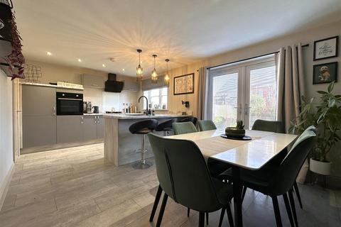 4 bedroom semi-detached house for sale, Alexander Mews, Balderton, Newark