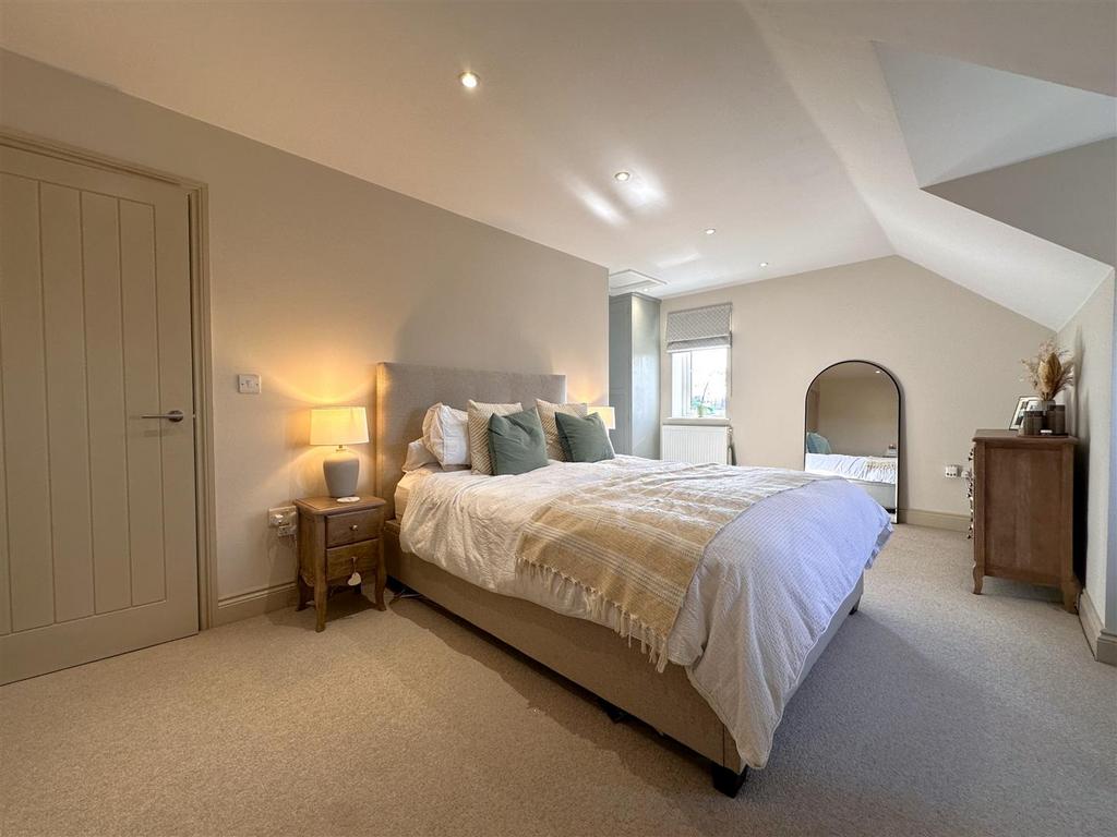Master Bedroom 546