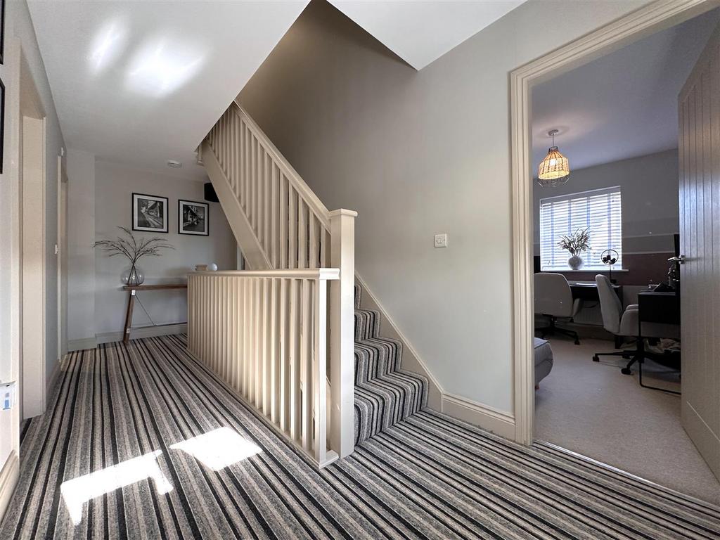 Galleried First Floor Landing 600
