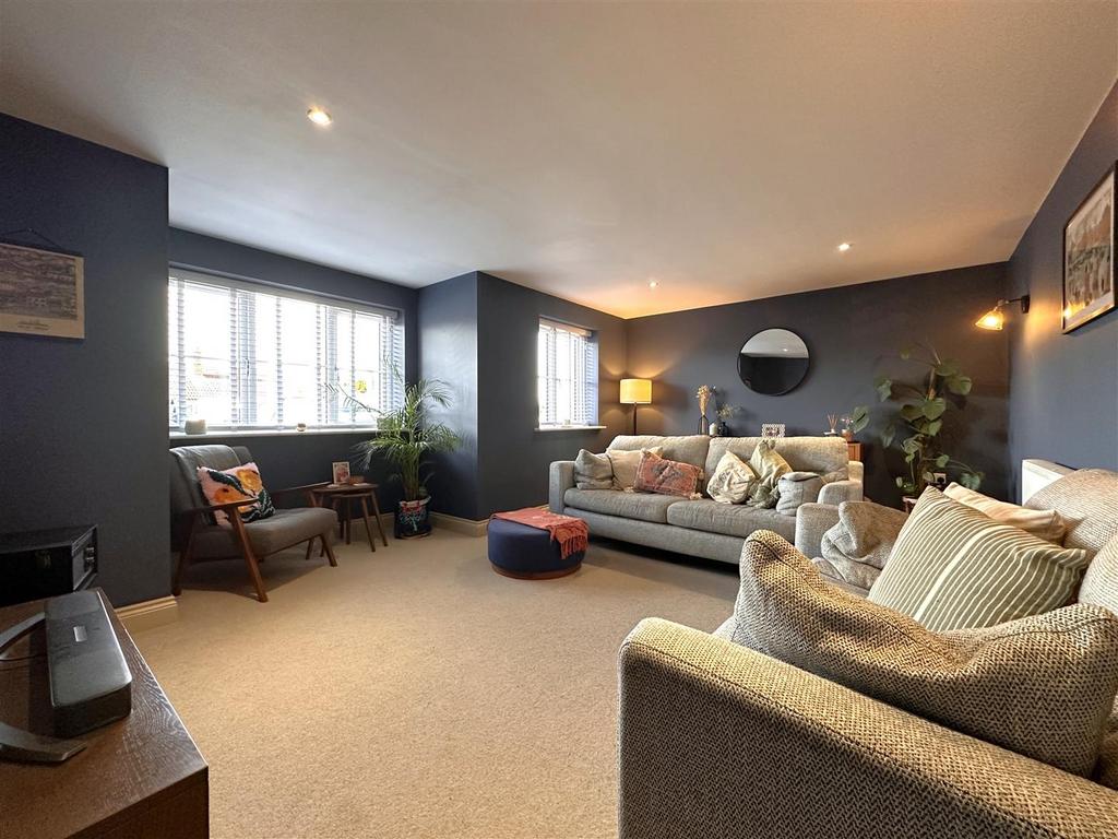 Generous Bay-Fronted Living Room 649
