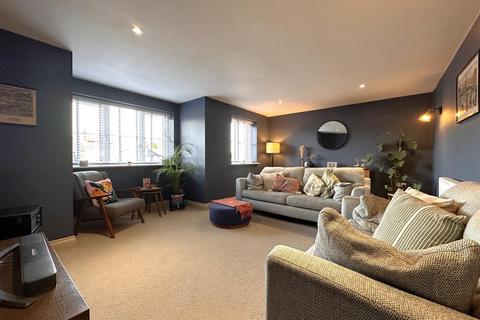 4 bedroom semi-detached house for sale, Alexander Mews, Balderton, Newark