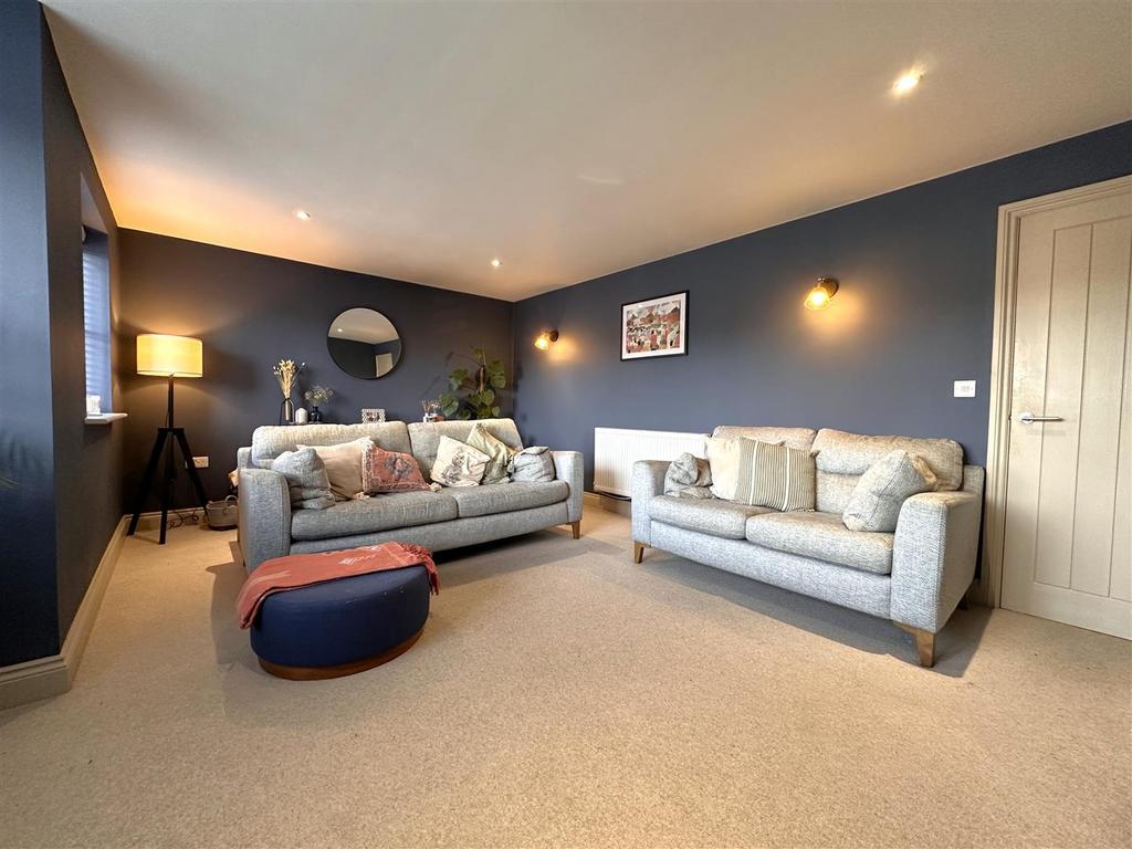 Large Living Space 654