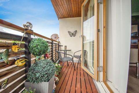 2 bedroom flat for sale, Hening Avenue, Ipswich