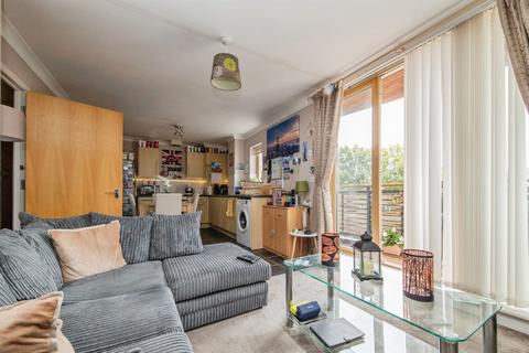 2 bedroom flat for sale, Hening Avenue, Ipswich