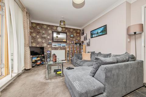 2 bedroom flat for sale, Hening Avenue, Ipswich