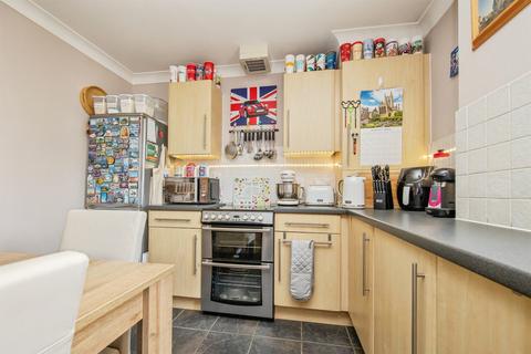 2 bedroom flat for sale, Hening Avenue, Ipswich