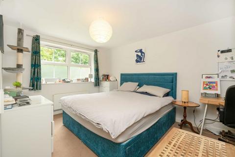 2 bedroom flat to rent, Coppetts Road, London N10