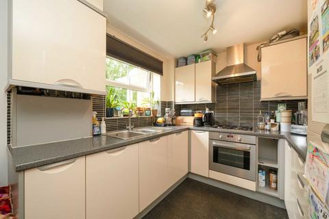 2 bedroom flat to rent, Coppetts Road, London N10