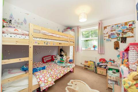2 bedroom flat to rent, Coppetts Road, London N10