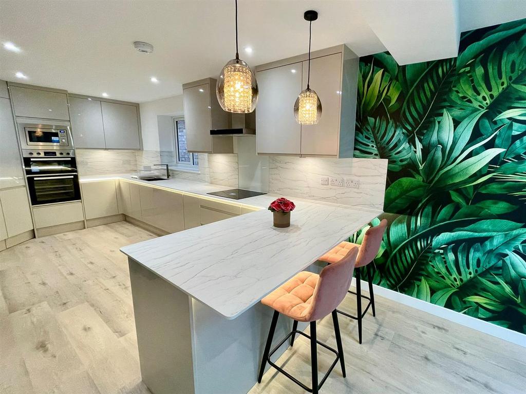 Kitchen 1.jpeg