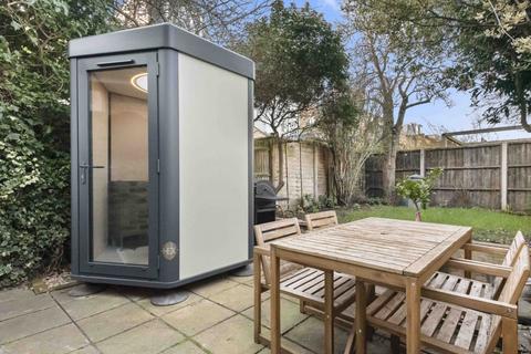 2 bedroom flat for sale, Lavenham Road, London, SW18