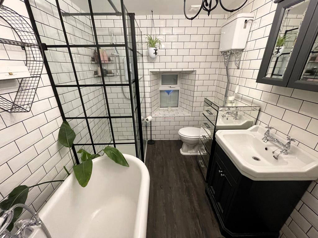 Bathroom .JPG